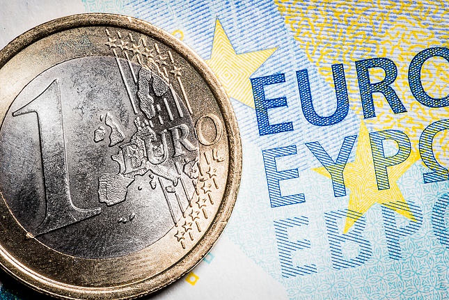 EUR/USD outlook: Euro was boosted by pound's rally but bulls lose traction at 1.12 zone barriers